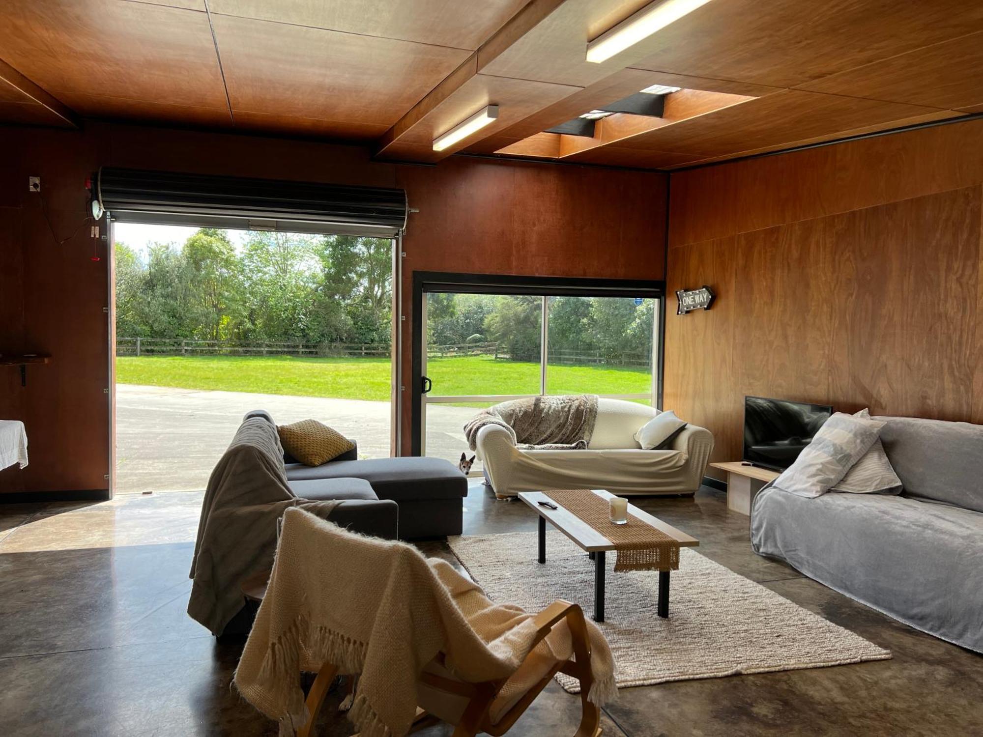Self Contained Open Shed Space Wainui  Bagian luar foto
